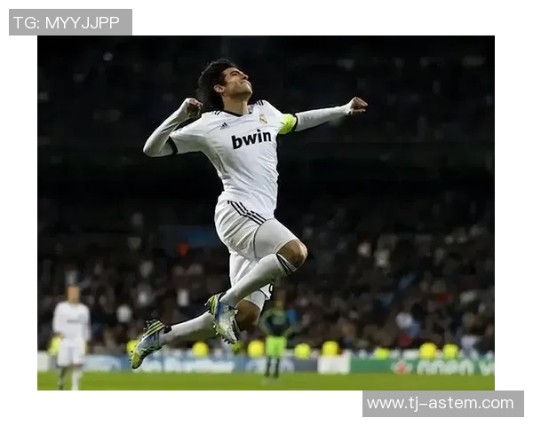 女孩心中足球明星的光环为何无法打动她的心灵深处 女孩心中足球明星的光环为何无法打动她的心灵深处