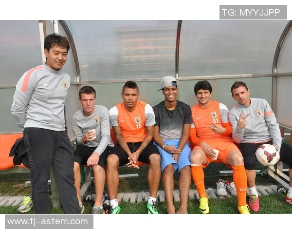 足球明星的飘逸轨迹与不羁人生的精彩交织