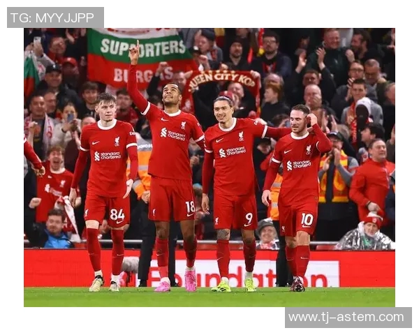 利物浦与曼联激战正酣比分结果揭晓引发球迷热议 利物浦与曼联激战正酣比分结果揭晓引发球迷热议